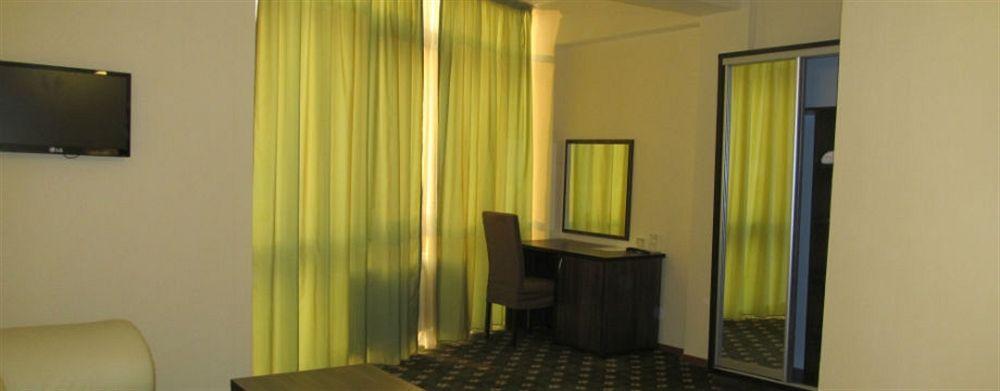 Golden Palace Hotel Almaty Exterior foto
