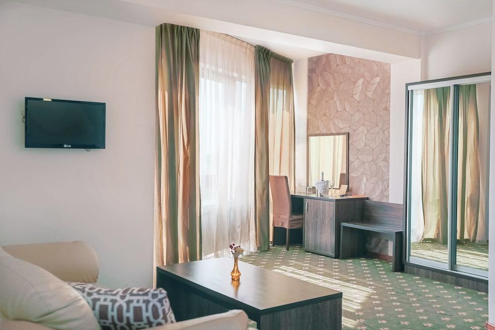 Golden Palace Hotel Almaty Exterior foto