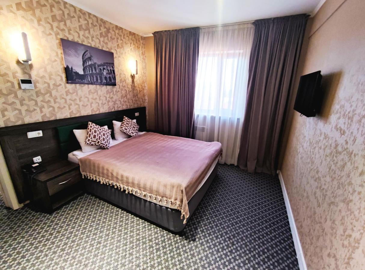 Golden Palace Hotel Almaty Exterior foto
