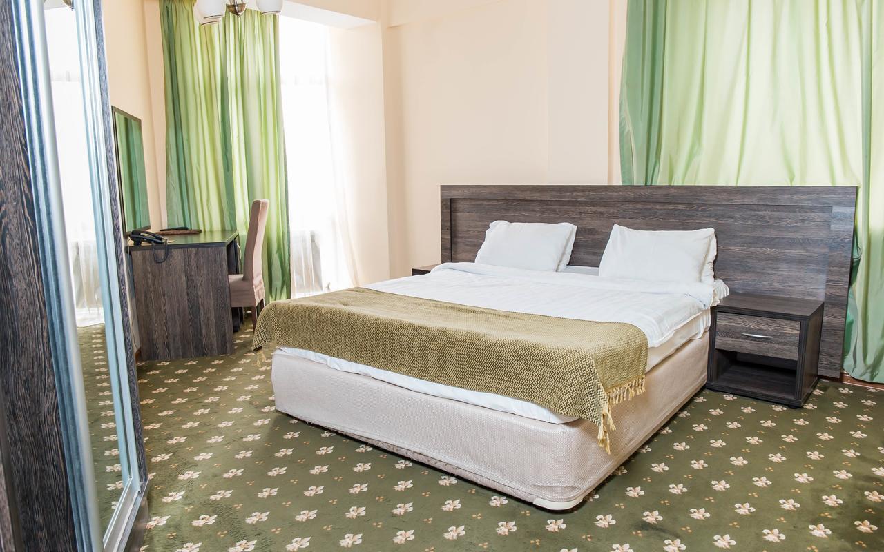 Golden Palace Hotel Almaty Exterior foto